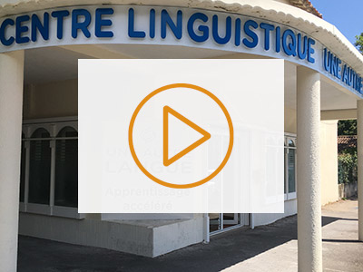 Façade du centre une autre langue à Arles